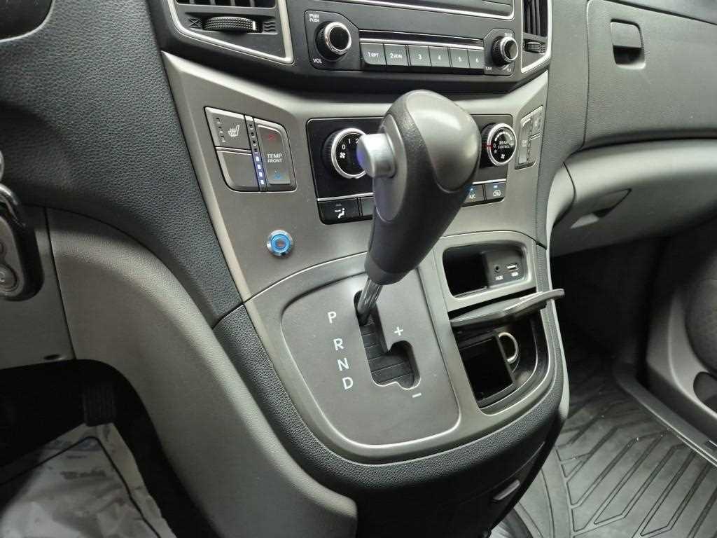 HYUNDAI Starex - Vista 8