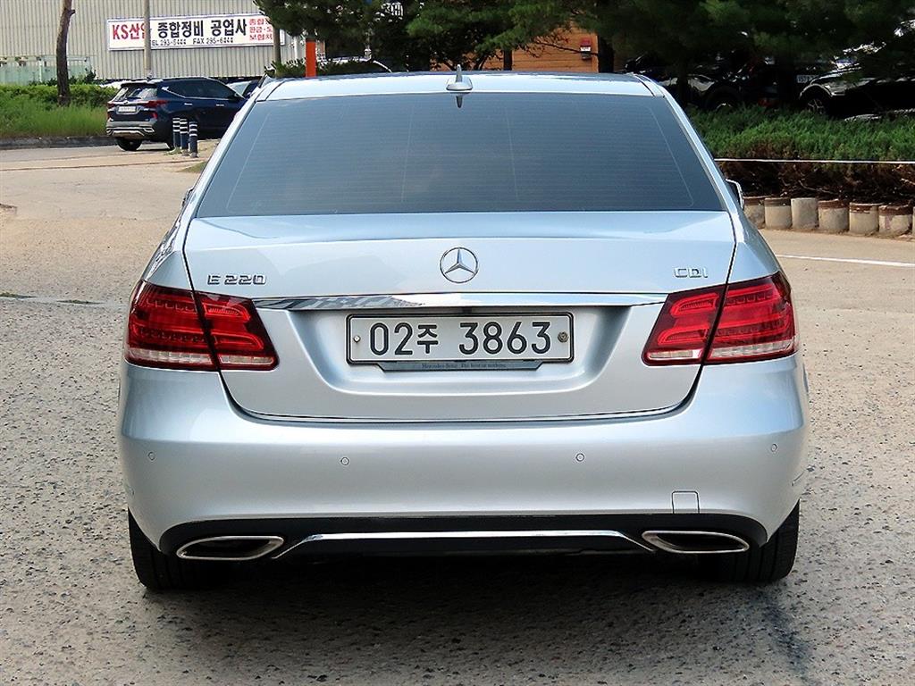 Mercedes Benz E class - Vista 4