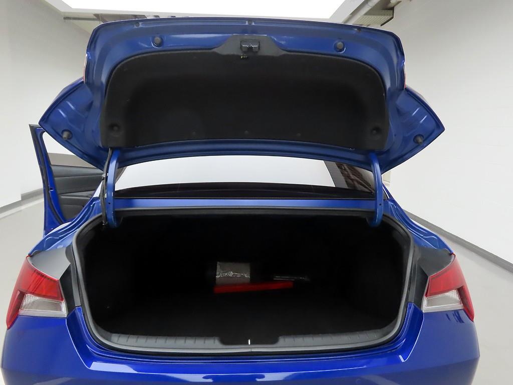HYUNDAI Avante - Vista 5