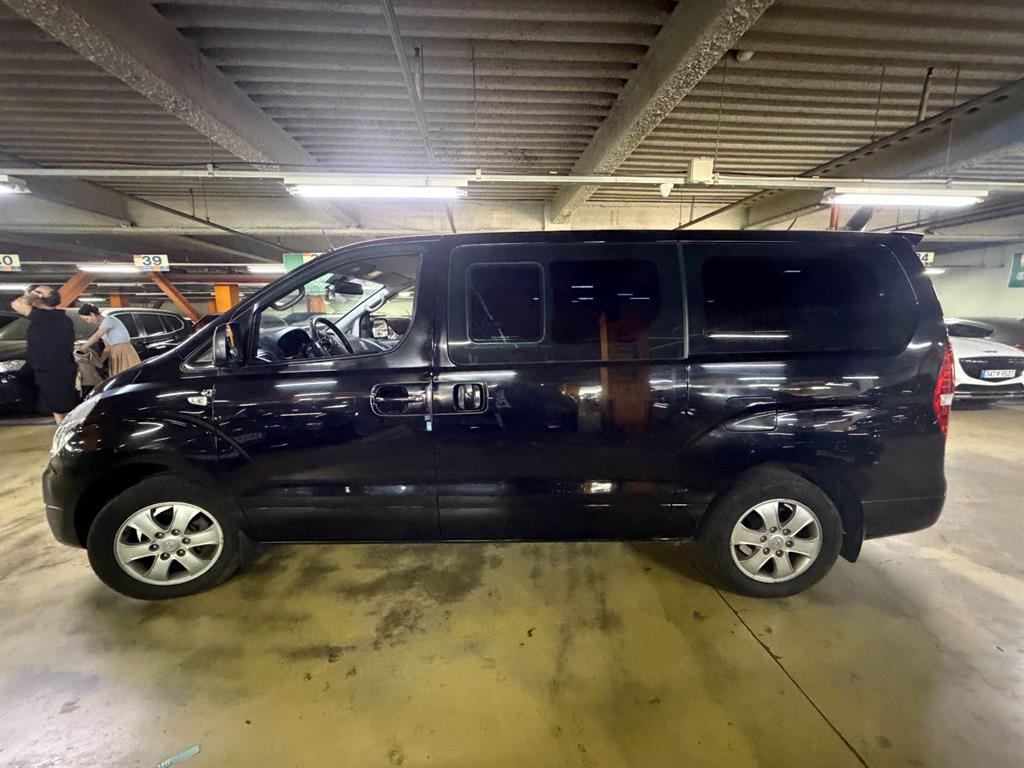 HYUNDAI Starex - Vista 3