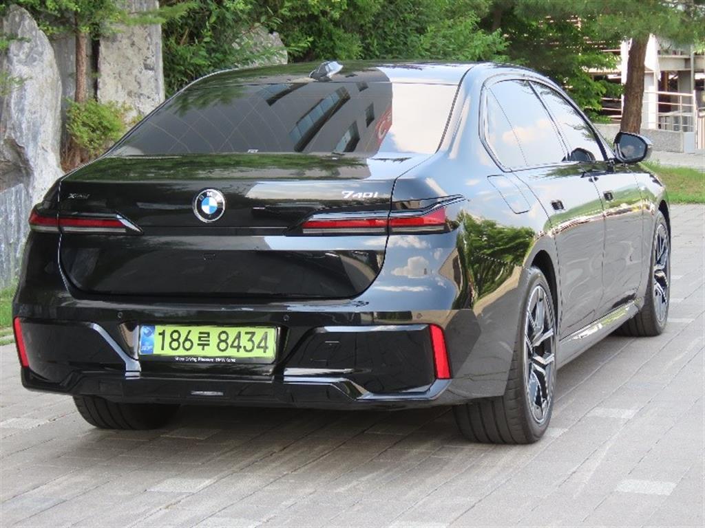 BMW 7 Series - Vista 5