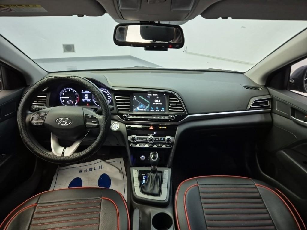 HYUNDAI Avante - Vista 5