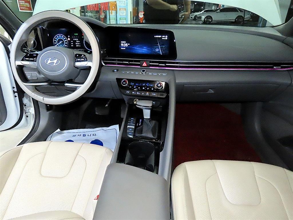 HYUNDAI Avante - Vista 10