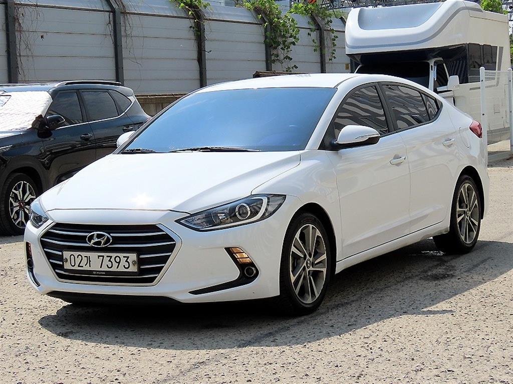 HYUNDAI Avante - Vista 2