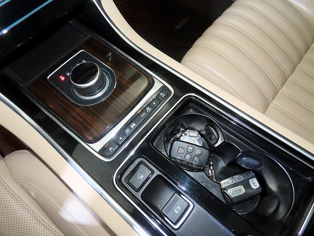 Jaguar XF - Vista 12