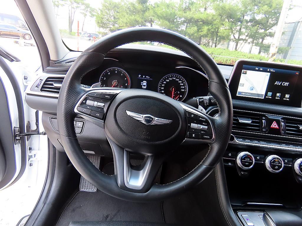Genesis G70 - Vista 8