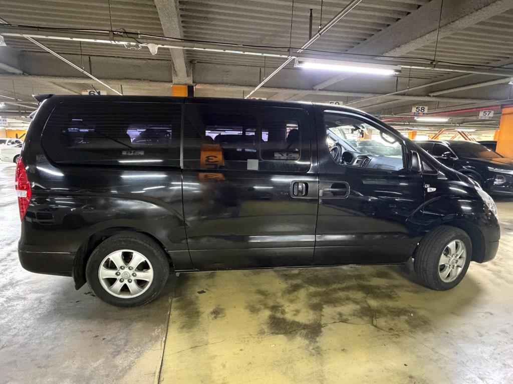 HYUNDAI Starex - Vista 5