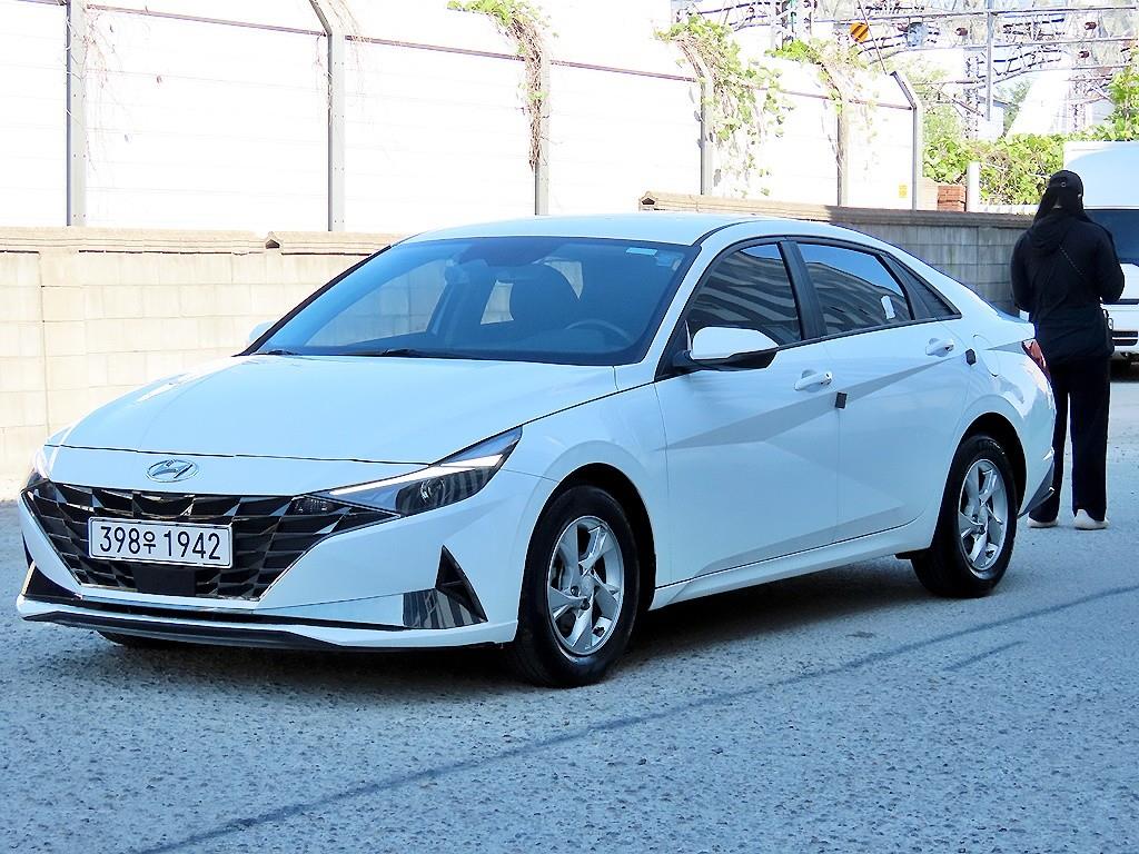 HYUNDAI Avante - Vista 2