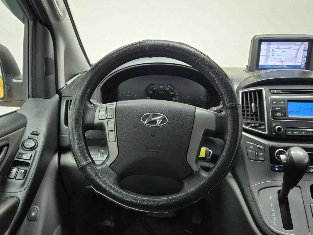HYUNDAI Starex - Vista 9