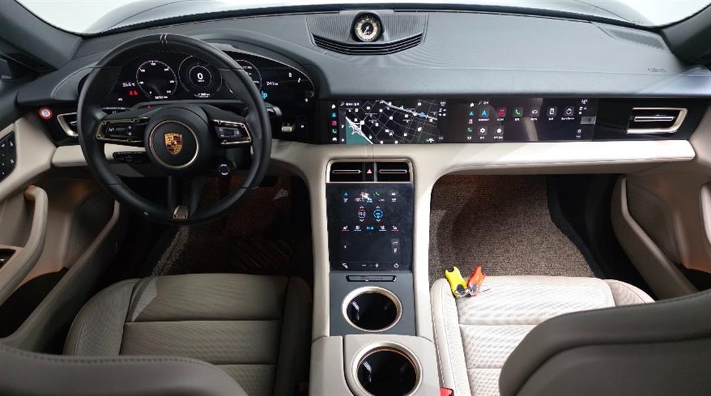 Porsche Taycan - Vista 7