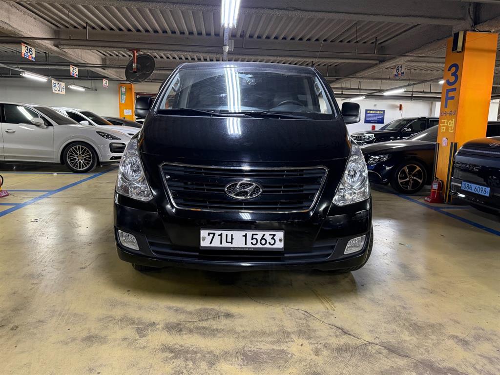 HYUNDAI Starex - Vista 2