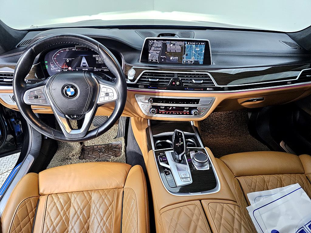 BMW 7 Series - Vista 5
