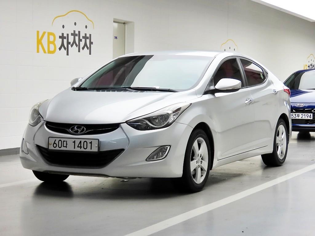 HYUNDAI Avante - Vista 2