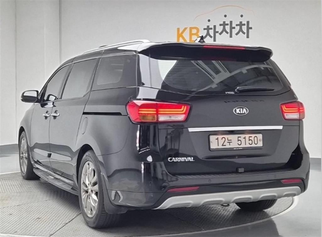 KIA Carnival - Vista 3