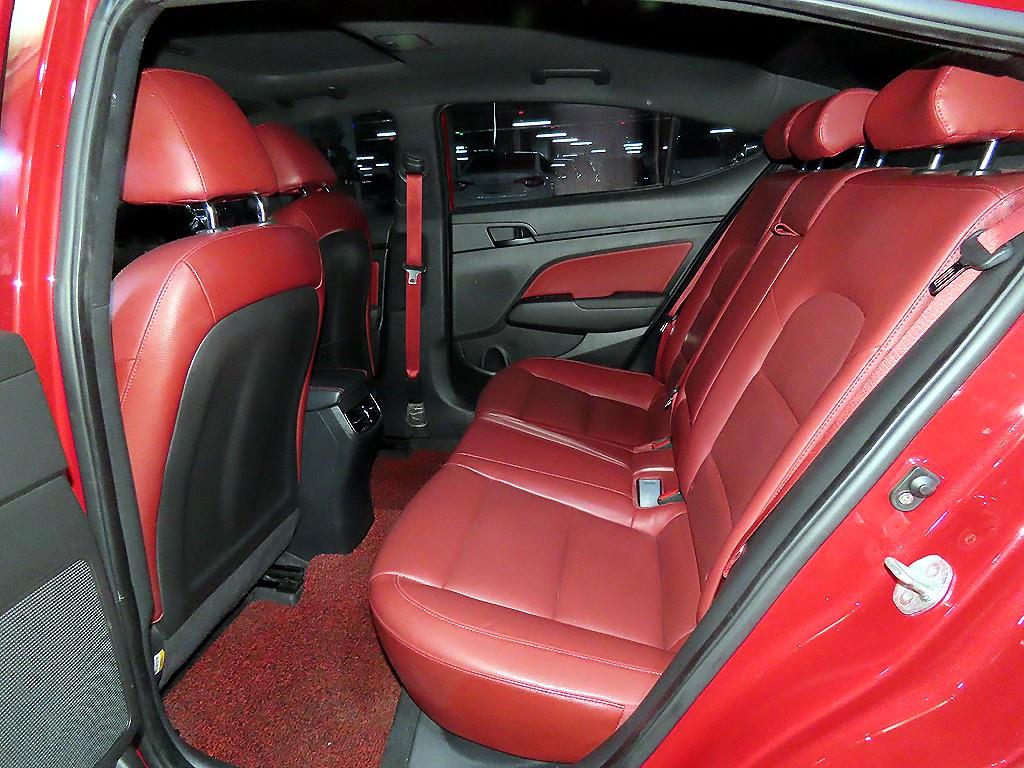 HYUNDAI Avante - Vista 7