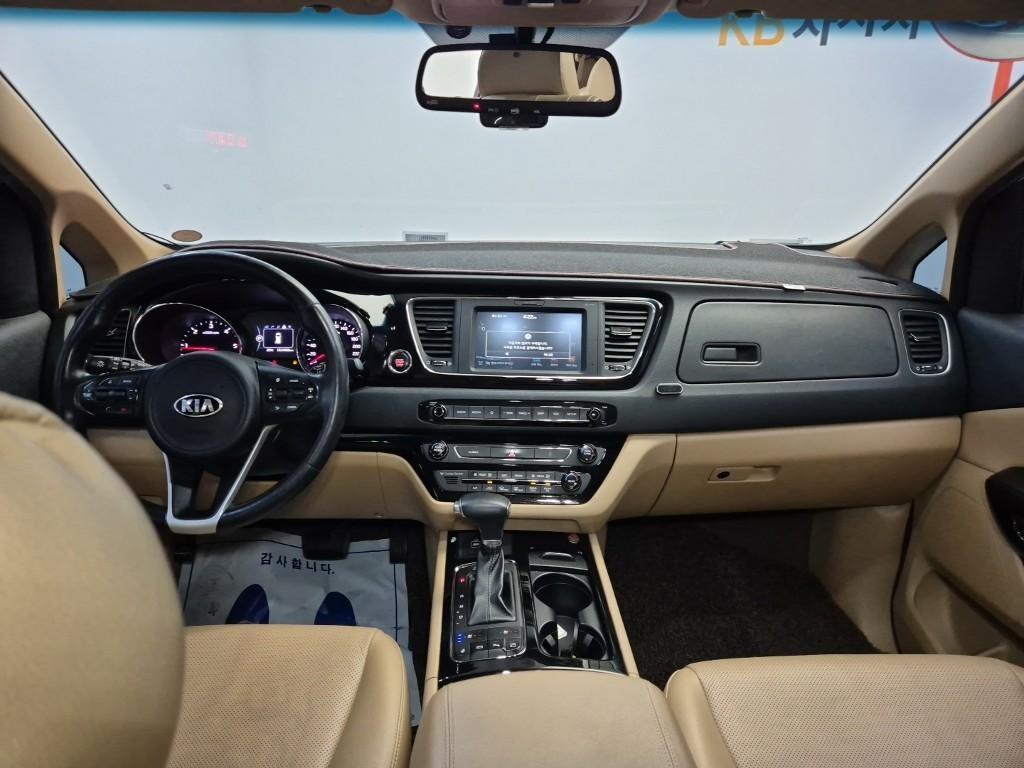 KIA Carnival - Vista 7