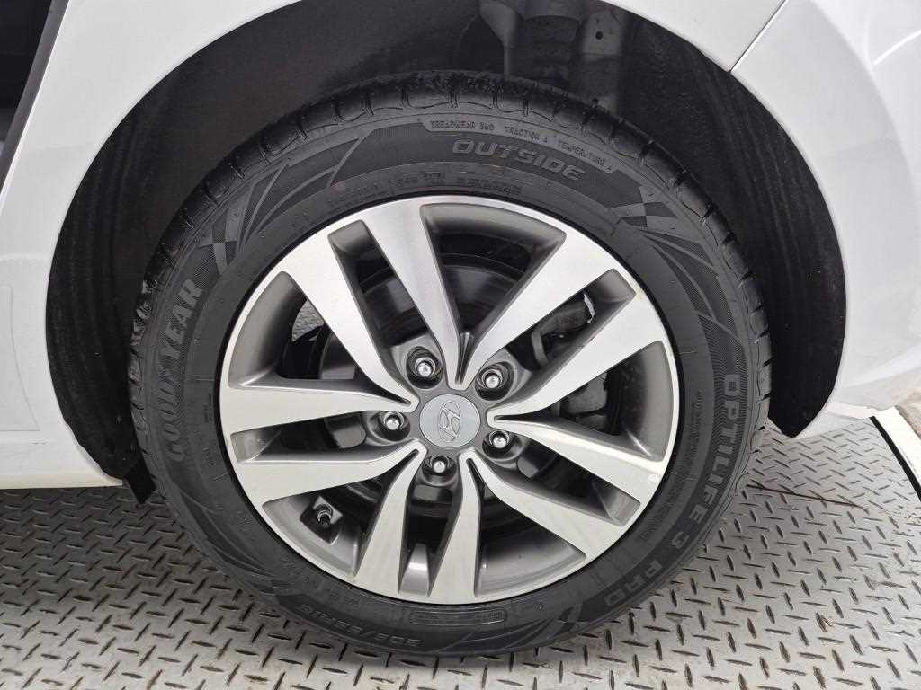 HYUNDAI i30 2018 Blanco - Importación desde Corea - HF Imports Iquique - Foto 20