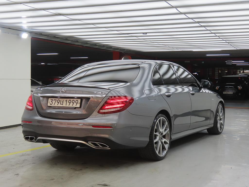 Mercedes Benz E class - Vista 4