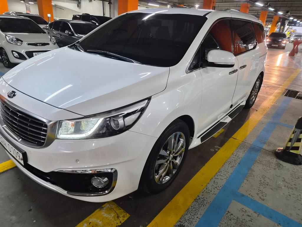 KIA Carnival - Vista 2