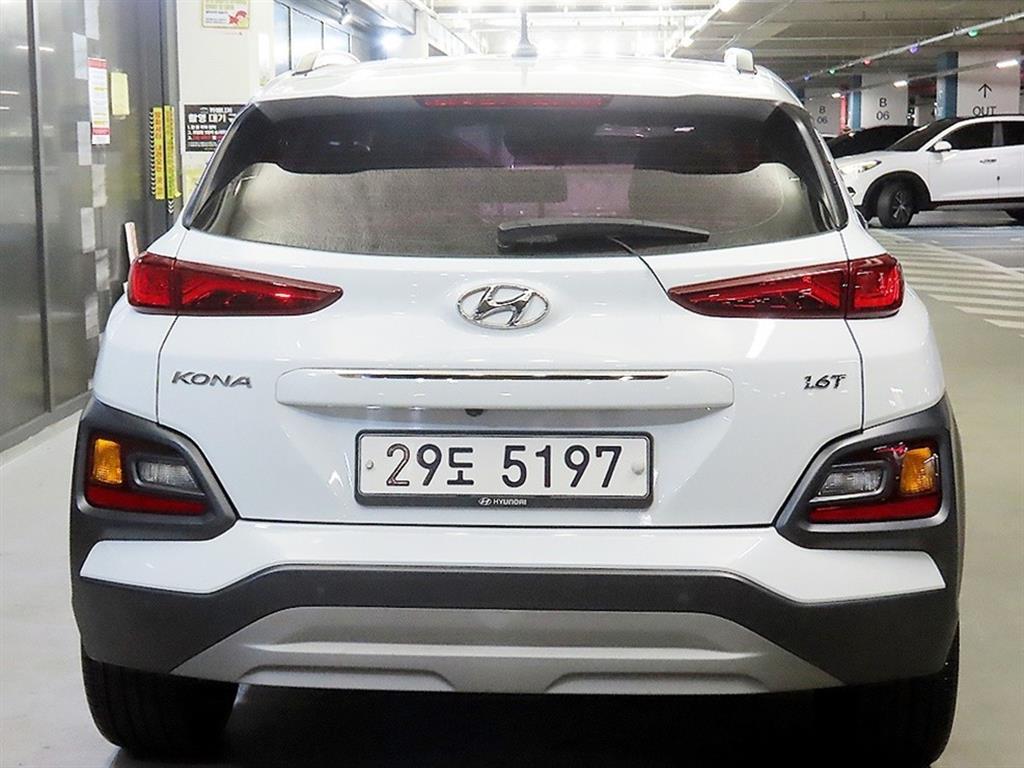 HYUNDAI Kona - Vista 5