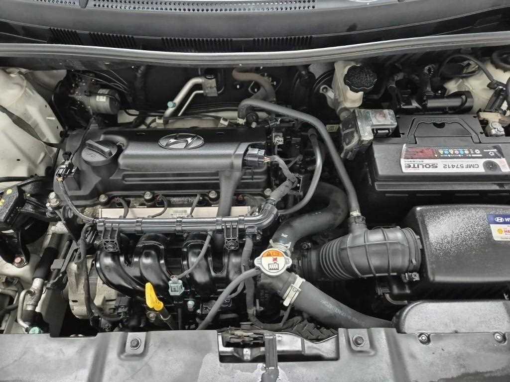 HYUNDAI Accent - Vista 5