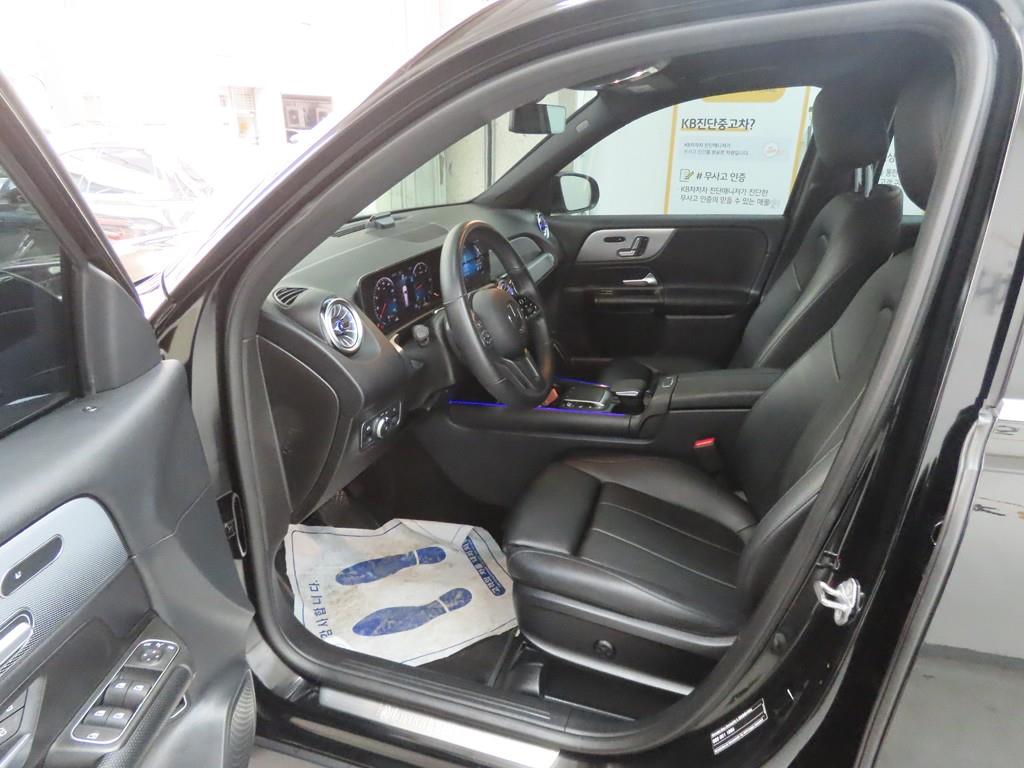 Mercedes Benz GLB Class - Vista 5