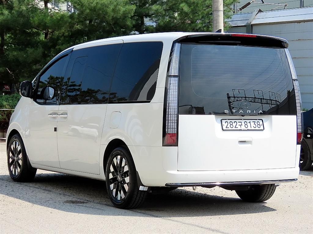 HYUNDAI Staria - Vista 3