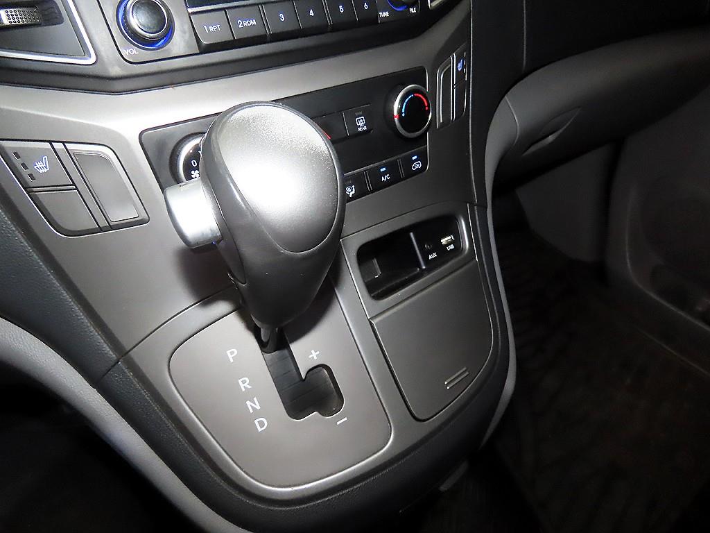 HYUNDAI Starex - Vista 12