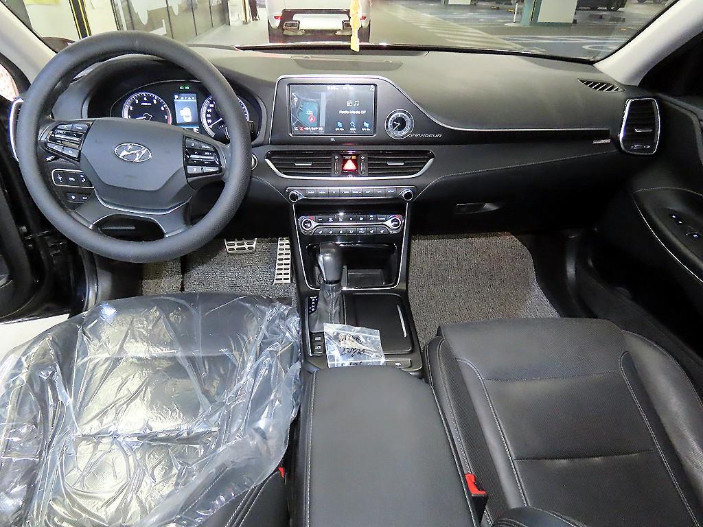 HYUNDAI Grandeur - Vista 10