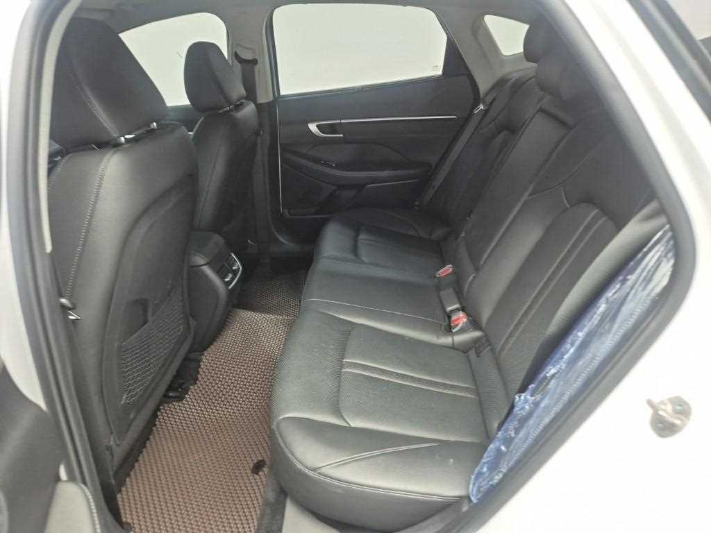 HYUNDAI Sonata - Vista 12