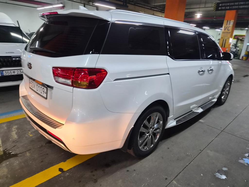 KIA Carnival - Vista 4