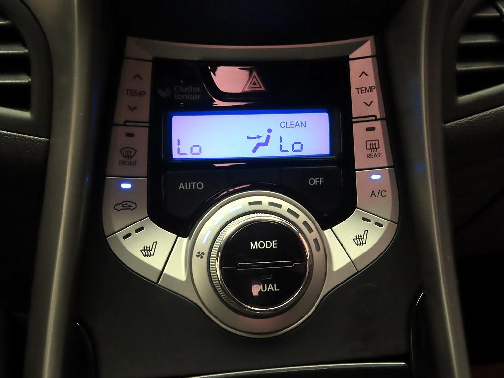 HYUNDAI Avante - Vista 11