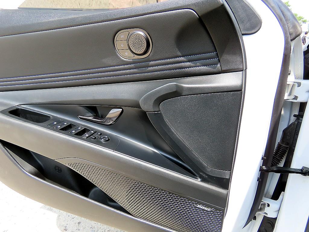 HYUNDAI Avante - Vista 11