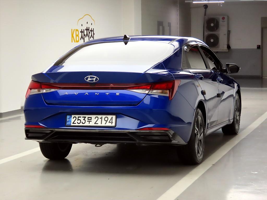 HYUNDAI Avante - Vista 4