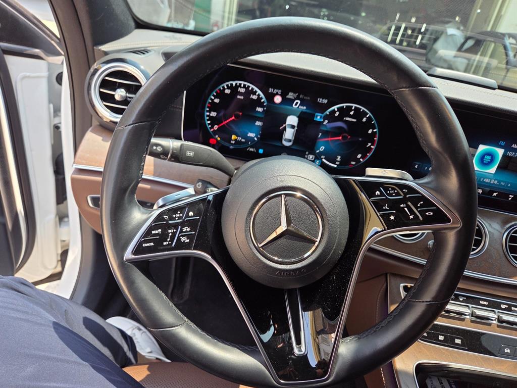 Mercedes Benz E class - Vista 11
