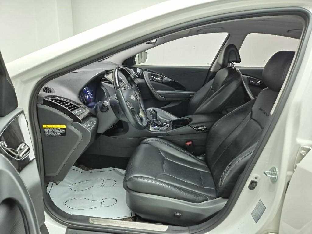 HYUNDAI Grandeur - Vista 11