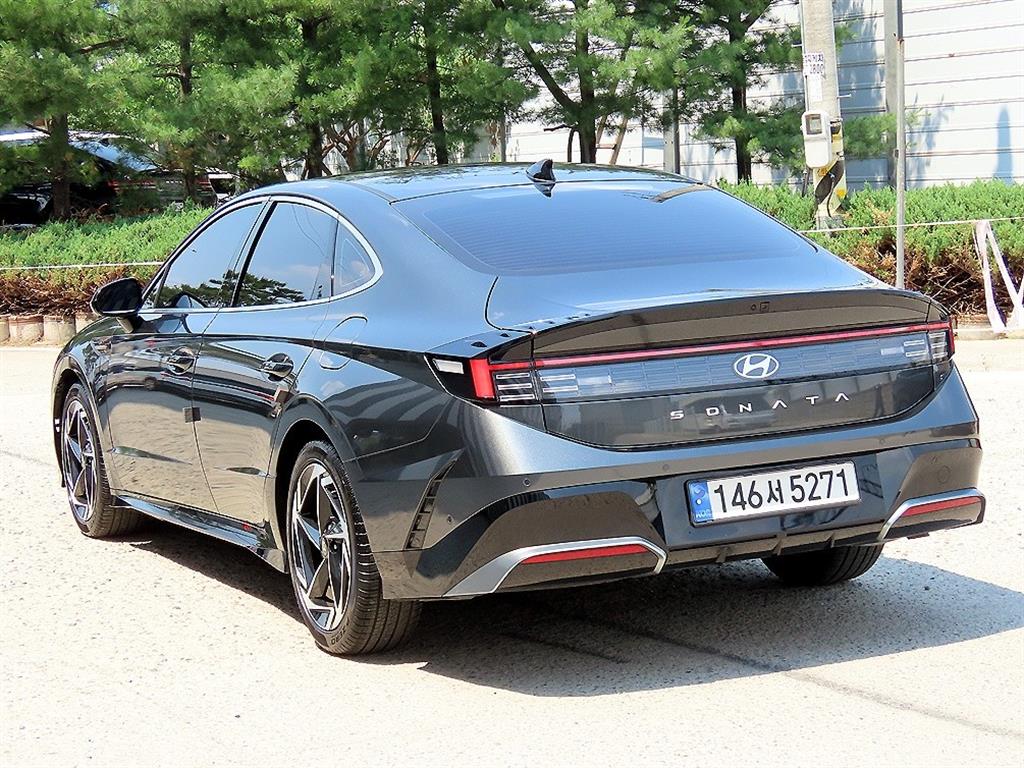HYUNDAI Sonata - Vista 3