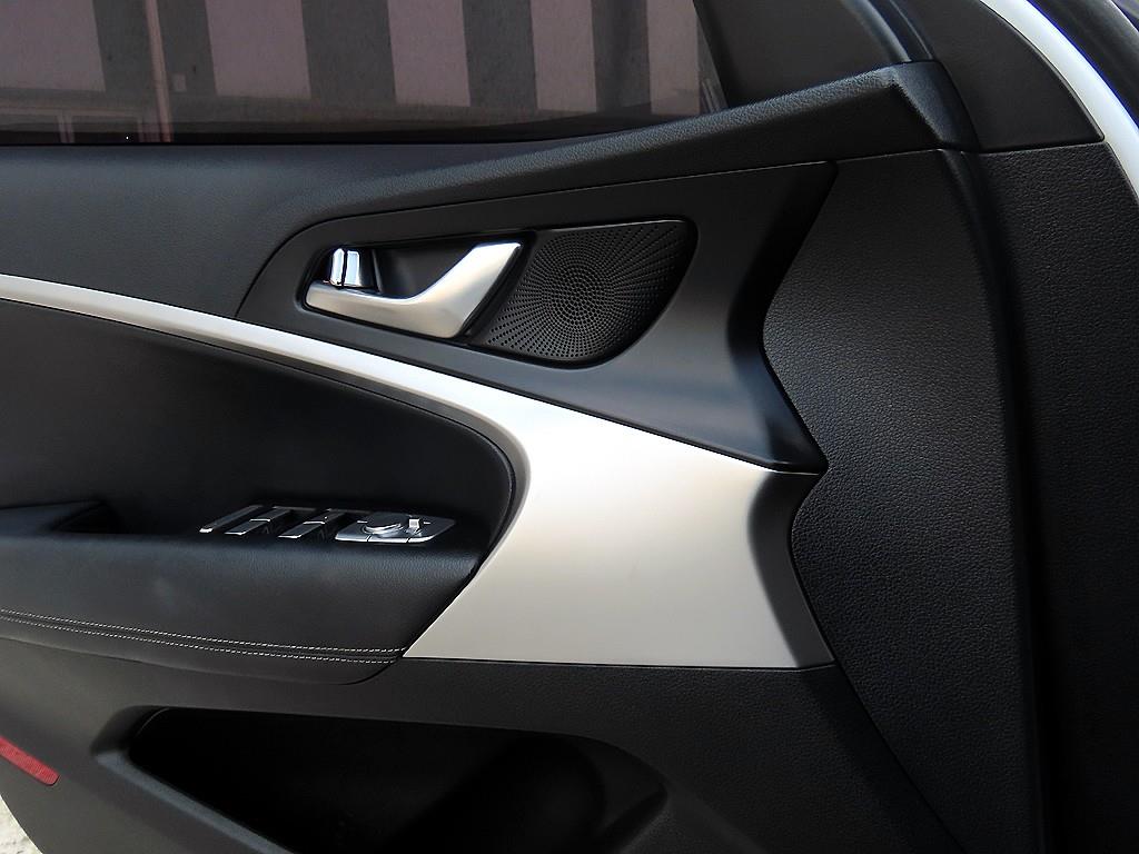 Genesis G70 - Vista 11