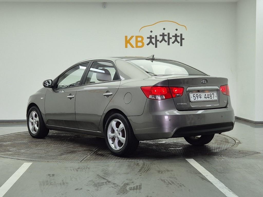 KIA Forte - Vista 3