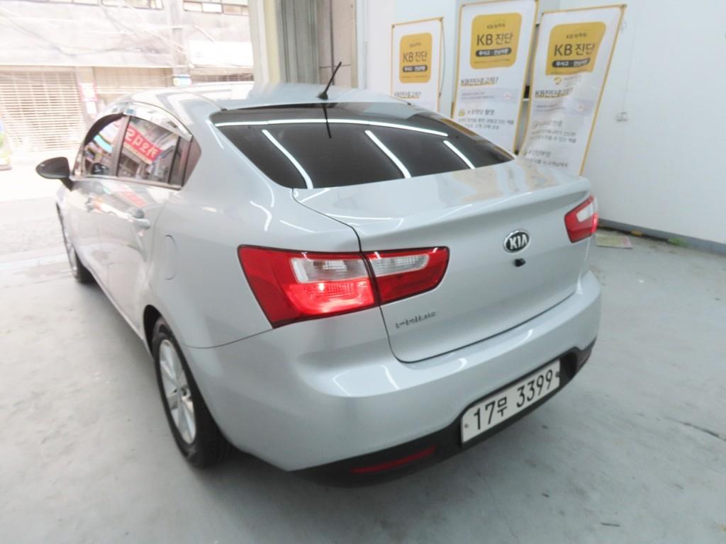 KIA Pride - Vista 4