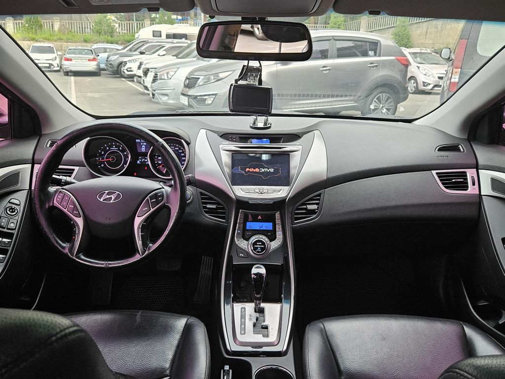 HYUNDAI Avante - Vista 6