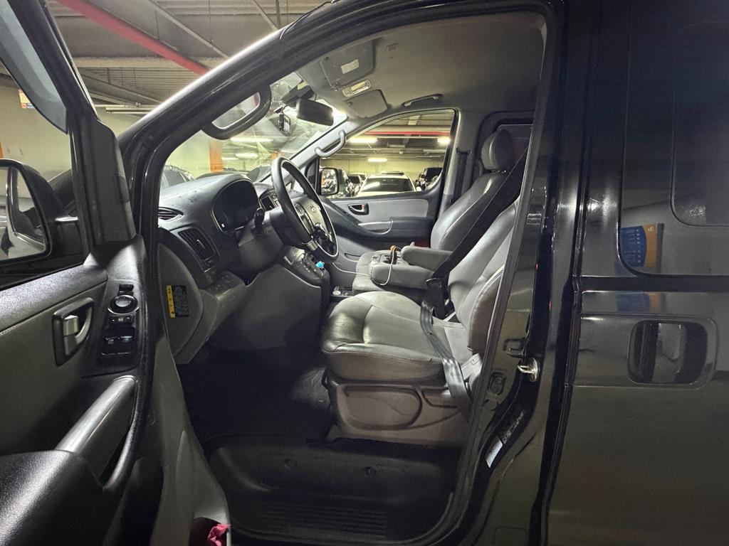 HYUNDAI Starex - Vista 6
