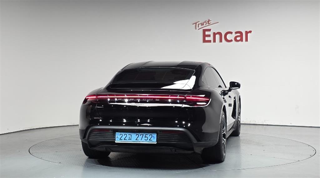 Porsche Taycan - Vista 4