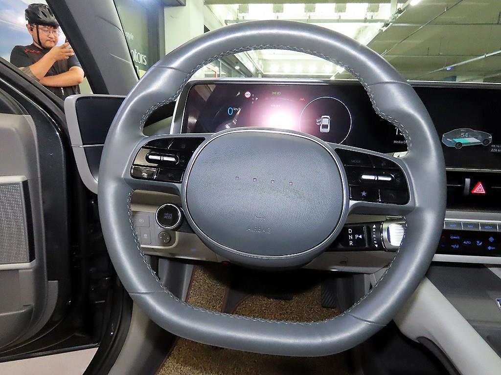 HYUNDAI Ioniq 6 - Vista 8