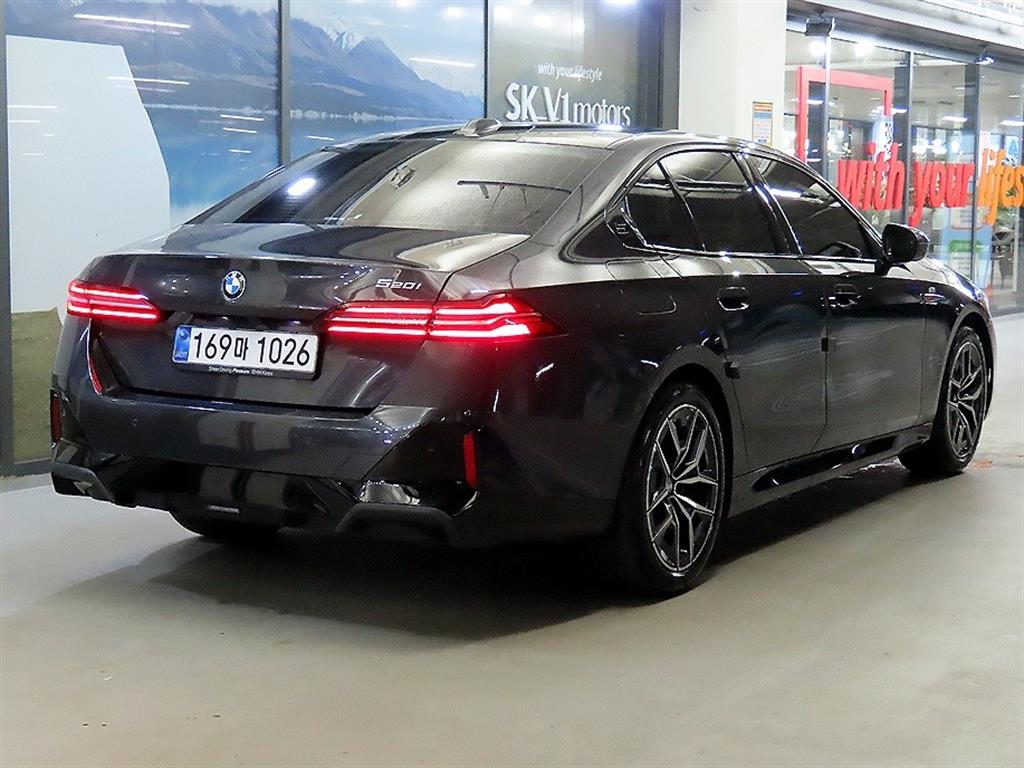 BMW 5 Series - Vista 4