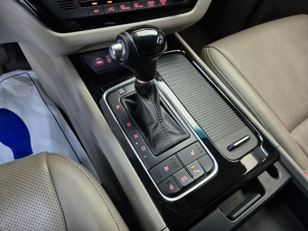 KIA Carnival - Vista 8