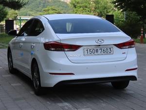 HYUNDAI Avante - Vista 8