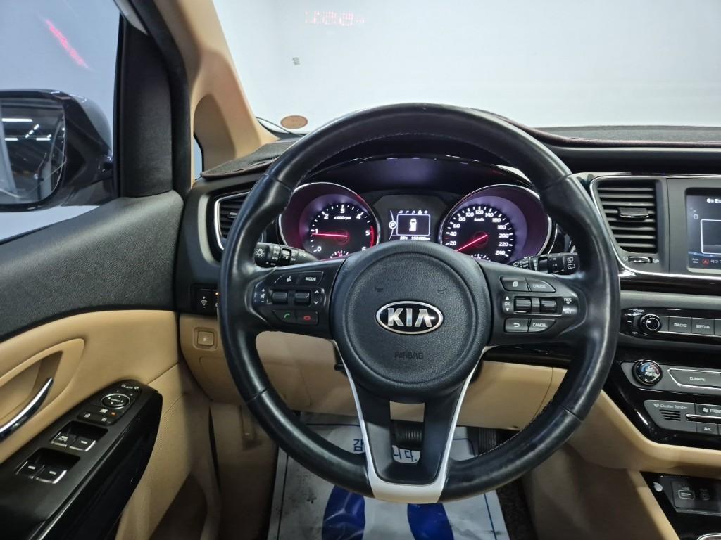 KIA Carnival - Vista 9