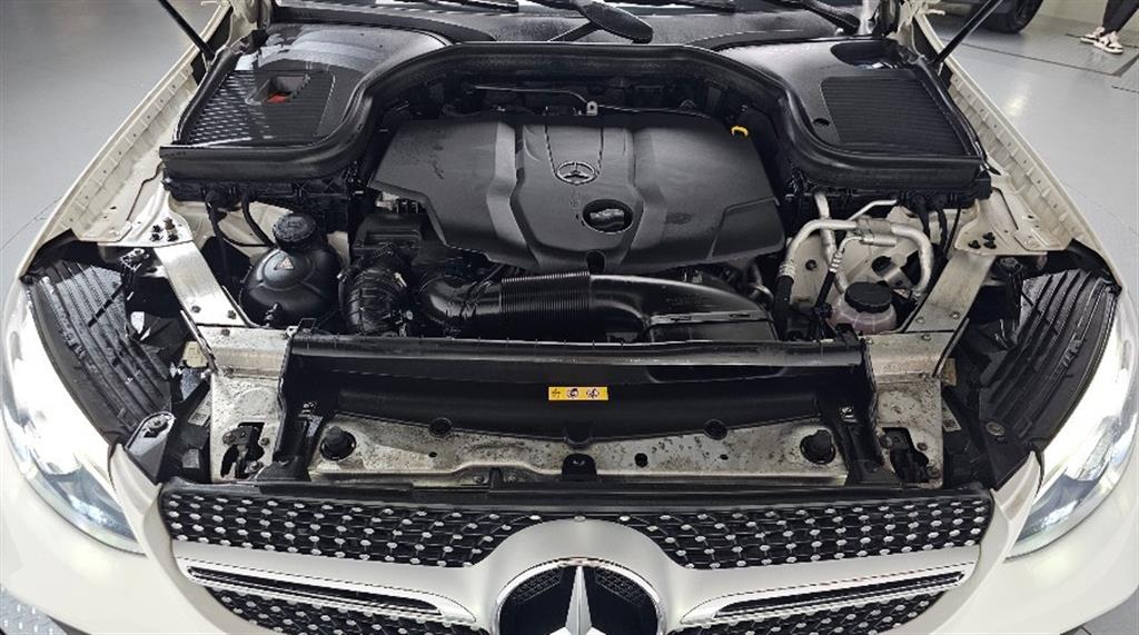Mercedes Benz GLC Class - Vista 6