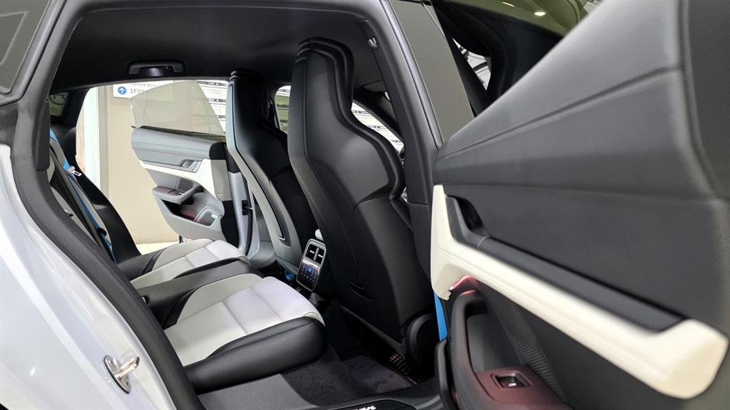 Porsche Taycan - Vista 5